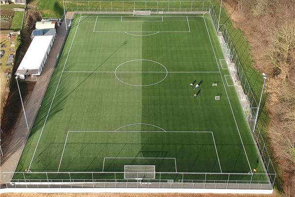 Aménagement piste de cyclisme et terrain de football synthétique - Sportinfrabouw NV